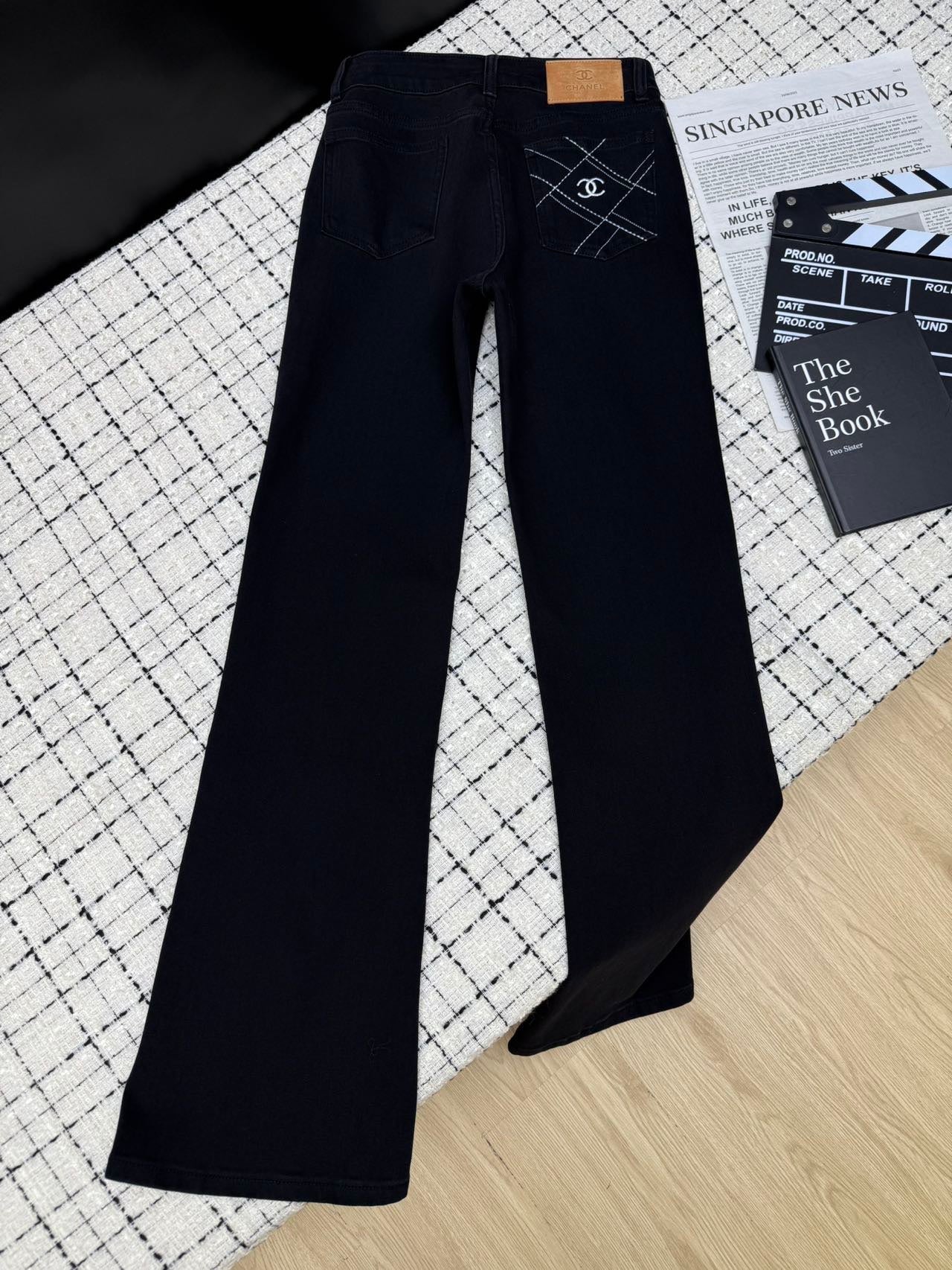 CHANEL 26S FLARED JEANS 758