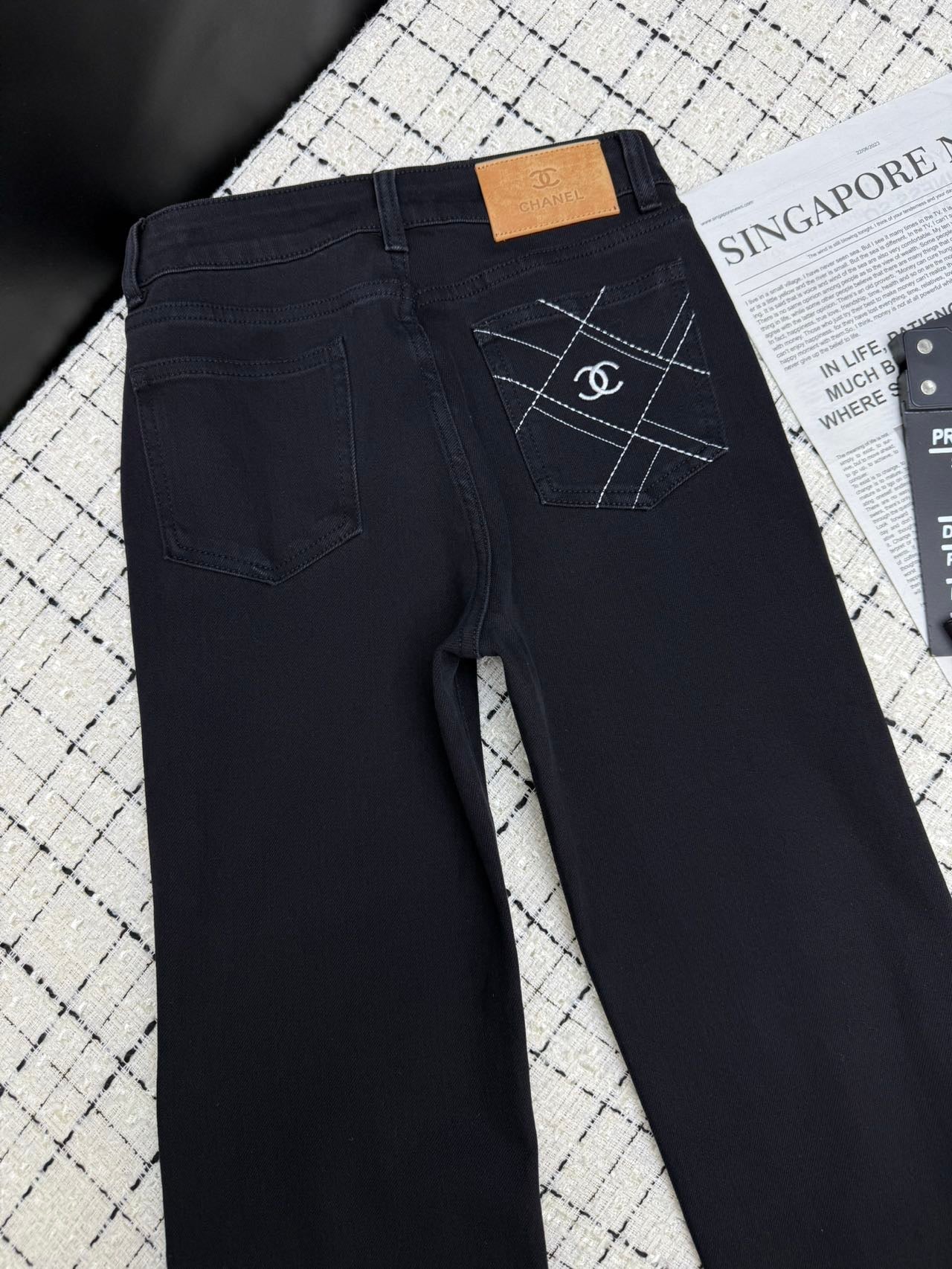 CHANEL 26S FLARED JEANS 758