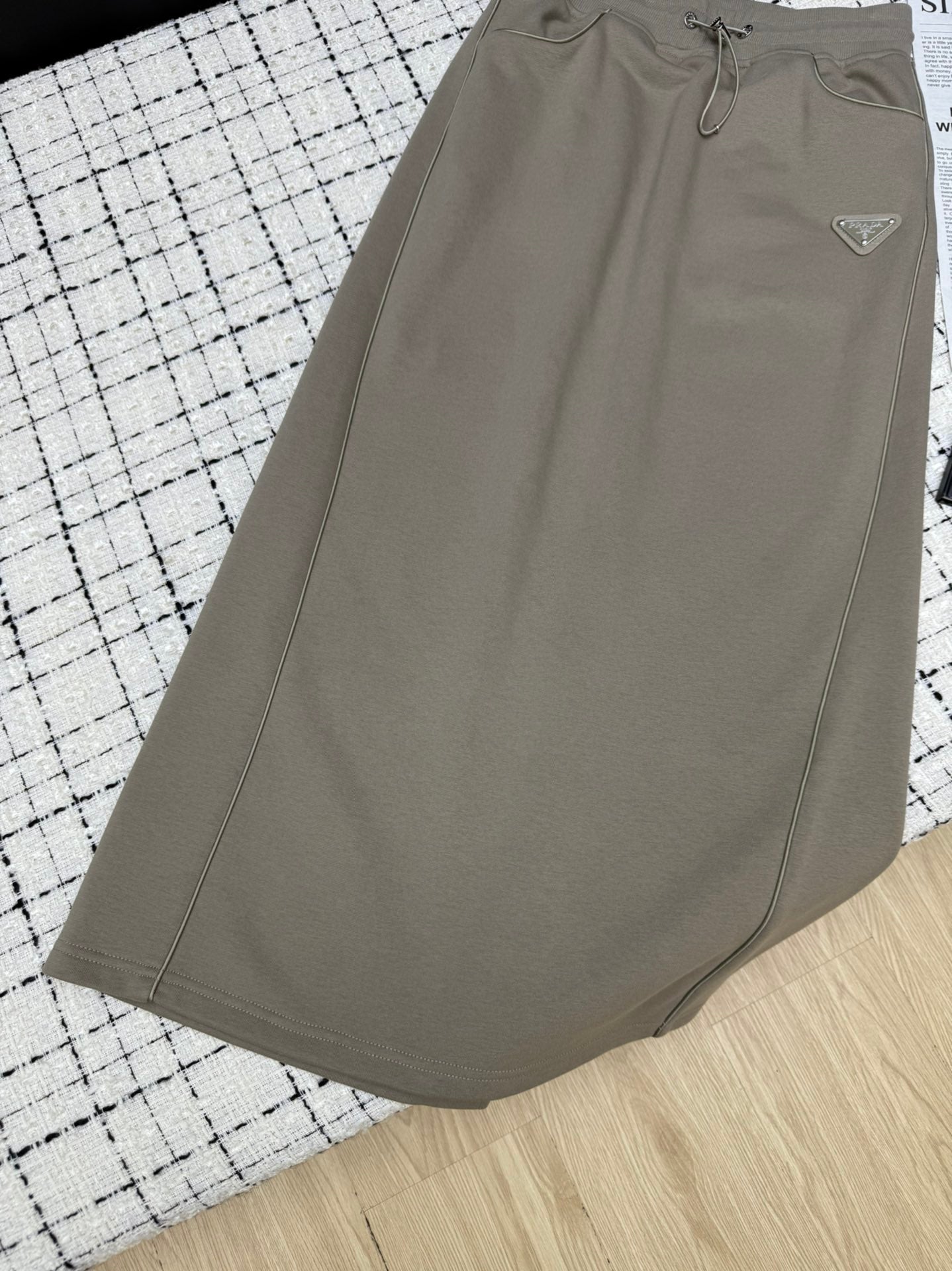 PRADA 26S MIDI SKIRT 606