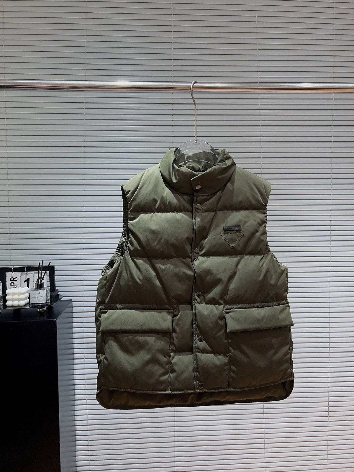 PRADA 25S DOWN VEST 464
