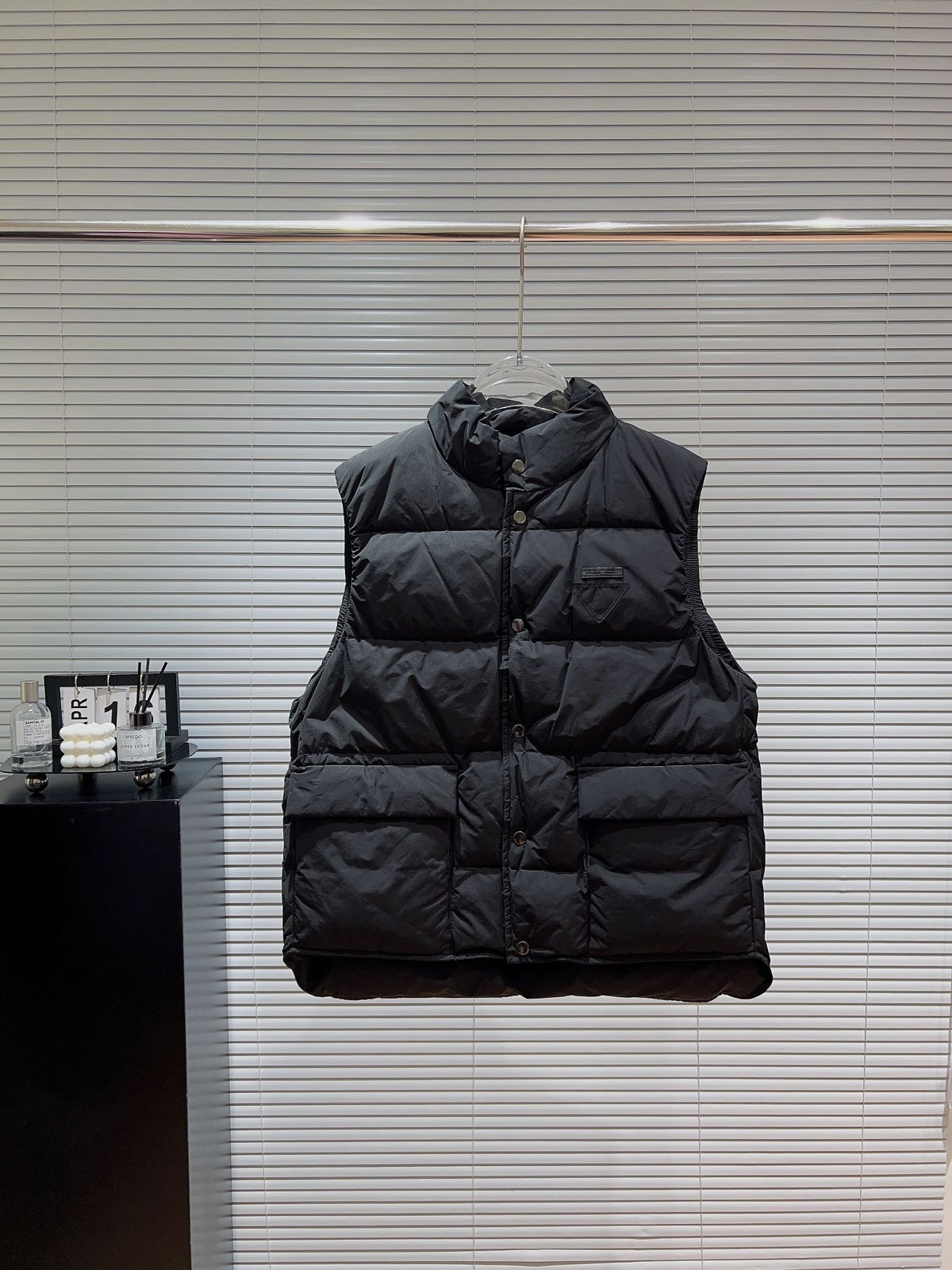 PRADA 25S DOWN VEST 465