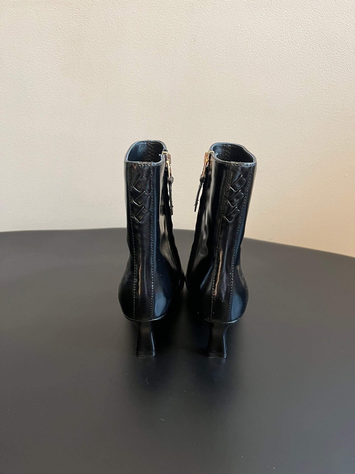 BOTTEGA VENETA 26S POINTED-TOE BOOTS 50 MM IN BLACK CALFSKIN