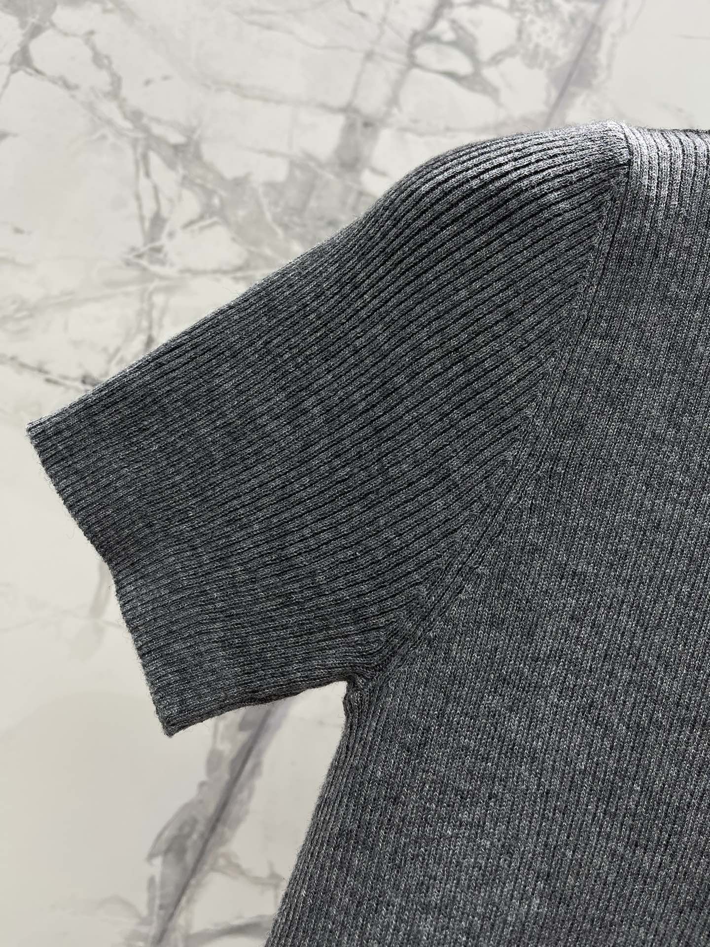 PRADA 26S SHORT-SLEEVE T-SHIRT 690