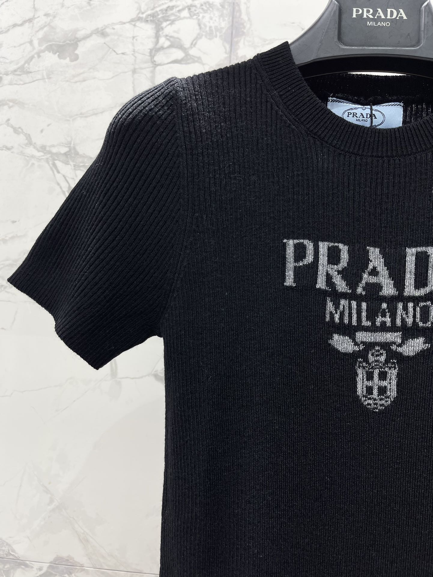 PRADA 26S SHORT-SLEEVE T-SHIRT 688