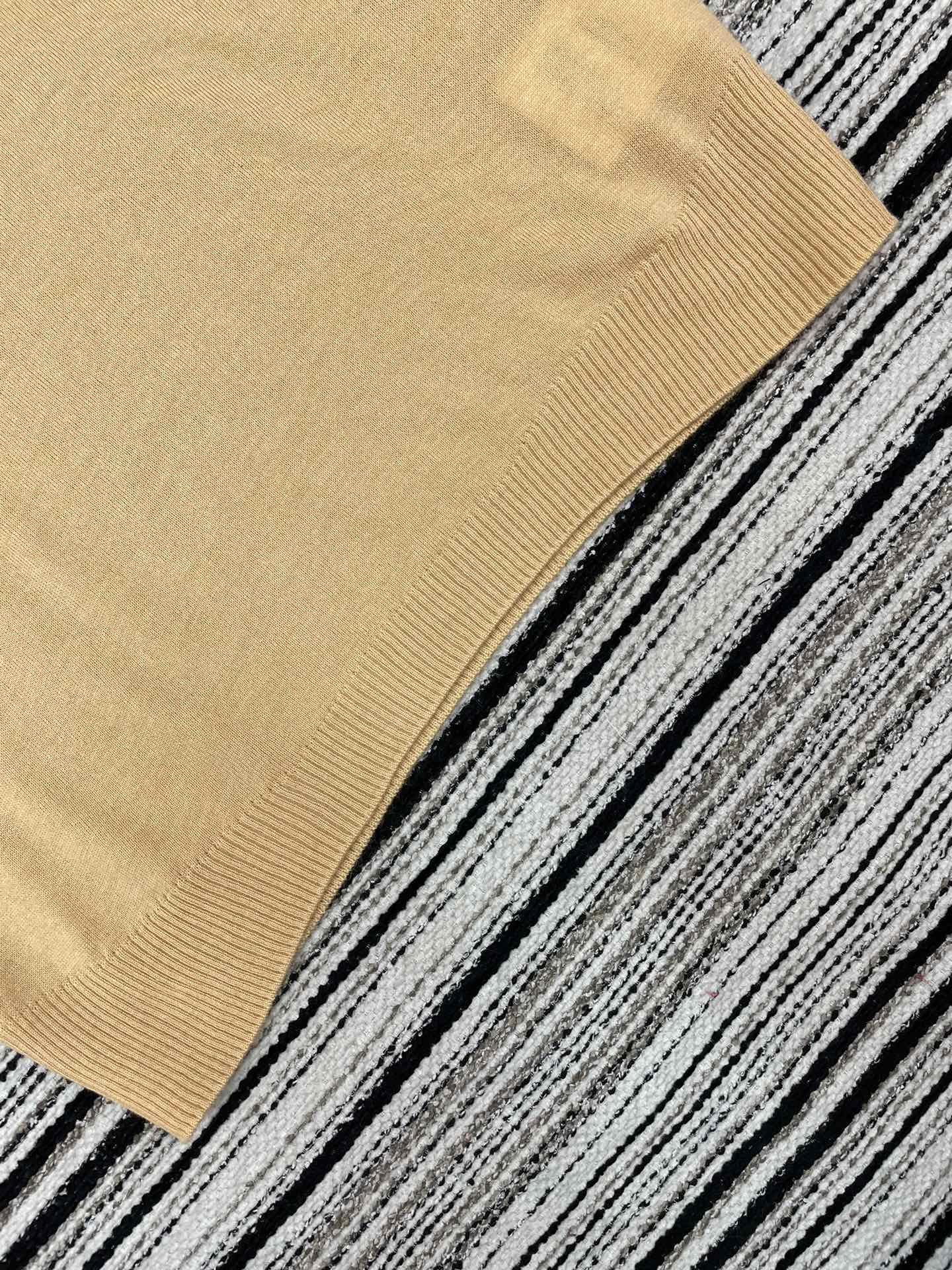 CHANEL 26S SHORT-SLEEVE KNIT TOP 896