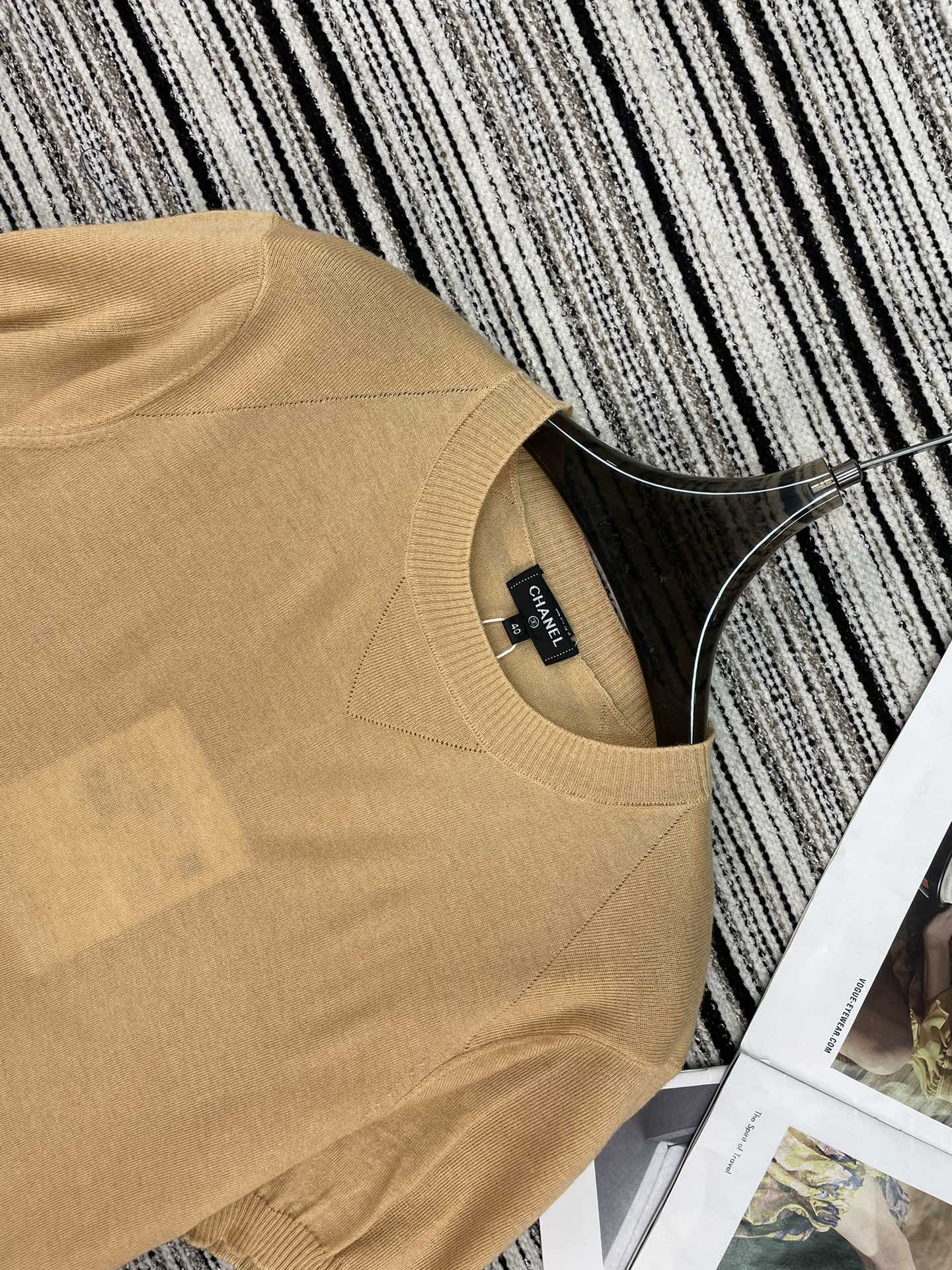 CHANEL 26S SHORT-SLEEVE KNIT TOP 896