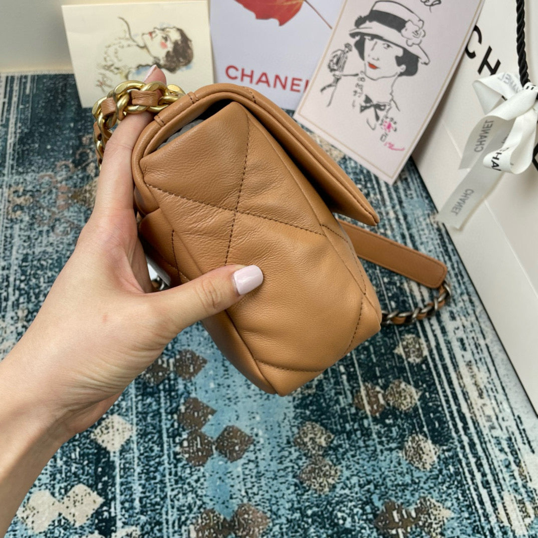 CC MEDIUM 26 FLAP BAG IN PEANUT LAMBSKIN