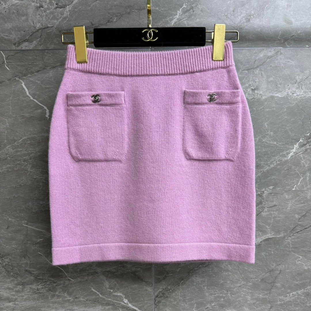 CC ICONIC SKIRT IN PINK WOOL KNIT WITH FRONT POCKETS