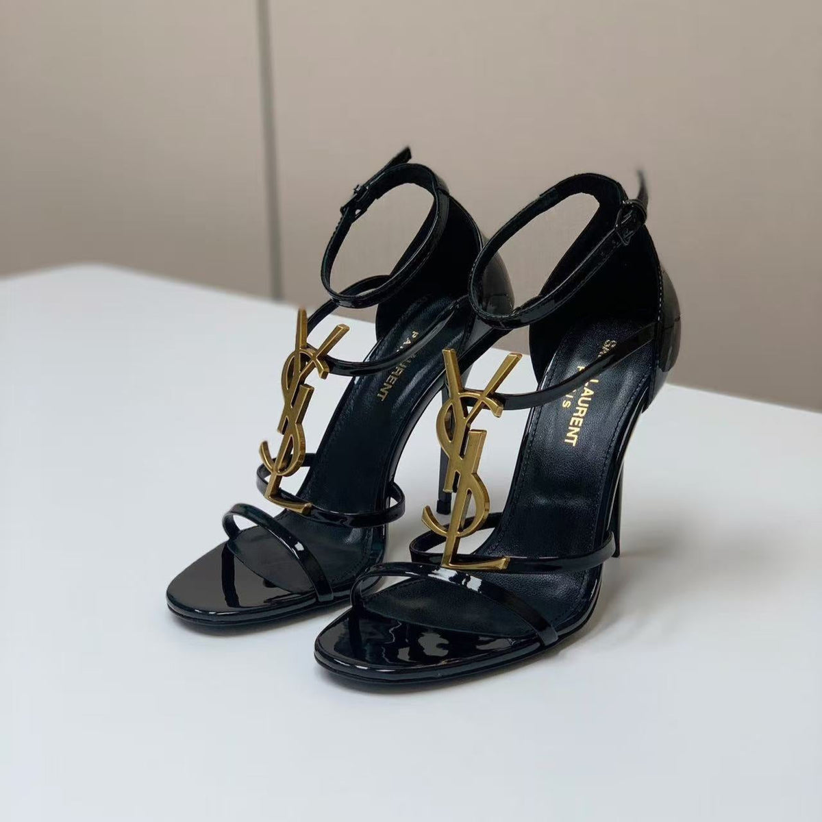 HIGH HEEL SANDALS IN BLACK CALFSKIN GOLD HARDWARE