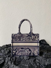 MISS SMALL TOTE 26 IN NAVY BLUE AND WHITE CANVAS