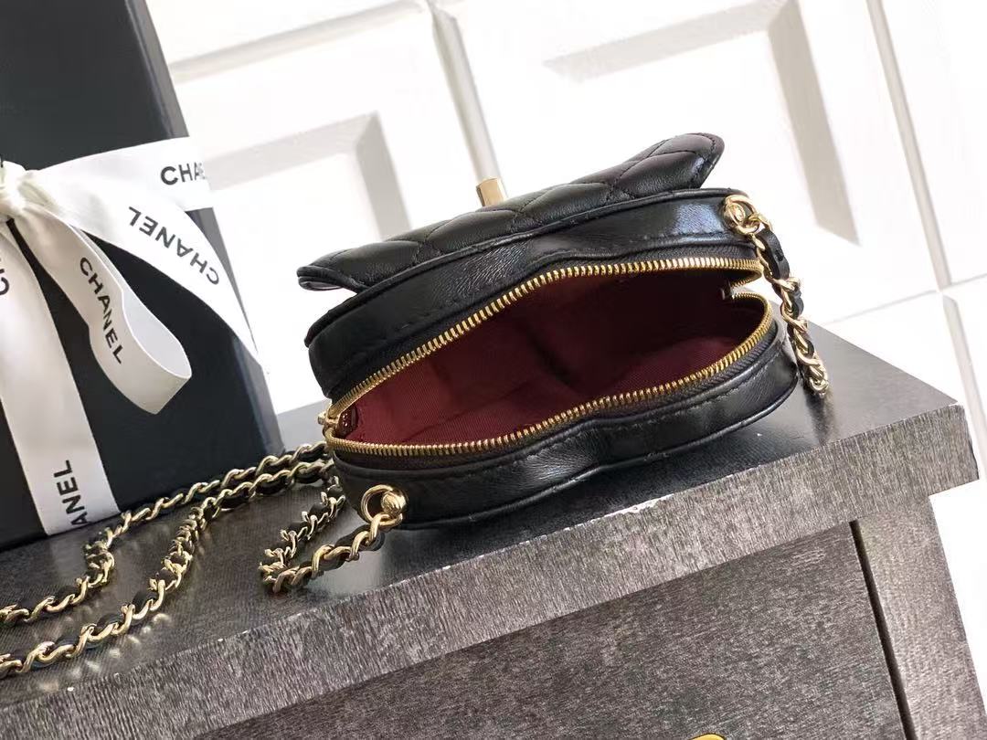 CC HEART QUILTED SHOULDER BAG 19 IN BLACK CALFSKIN TP3