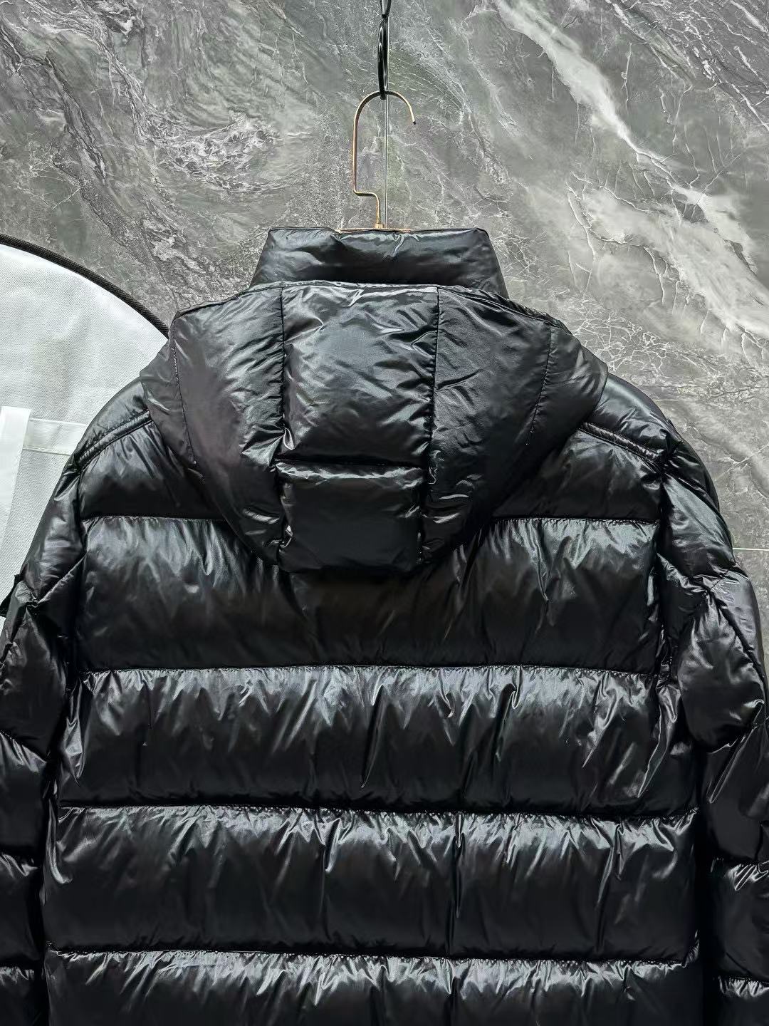 MONCLER PUFFER JACKET IN BLACK