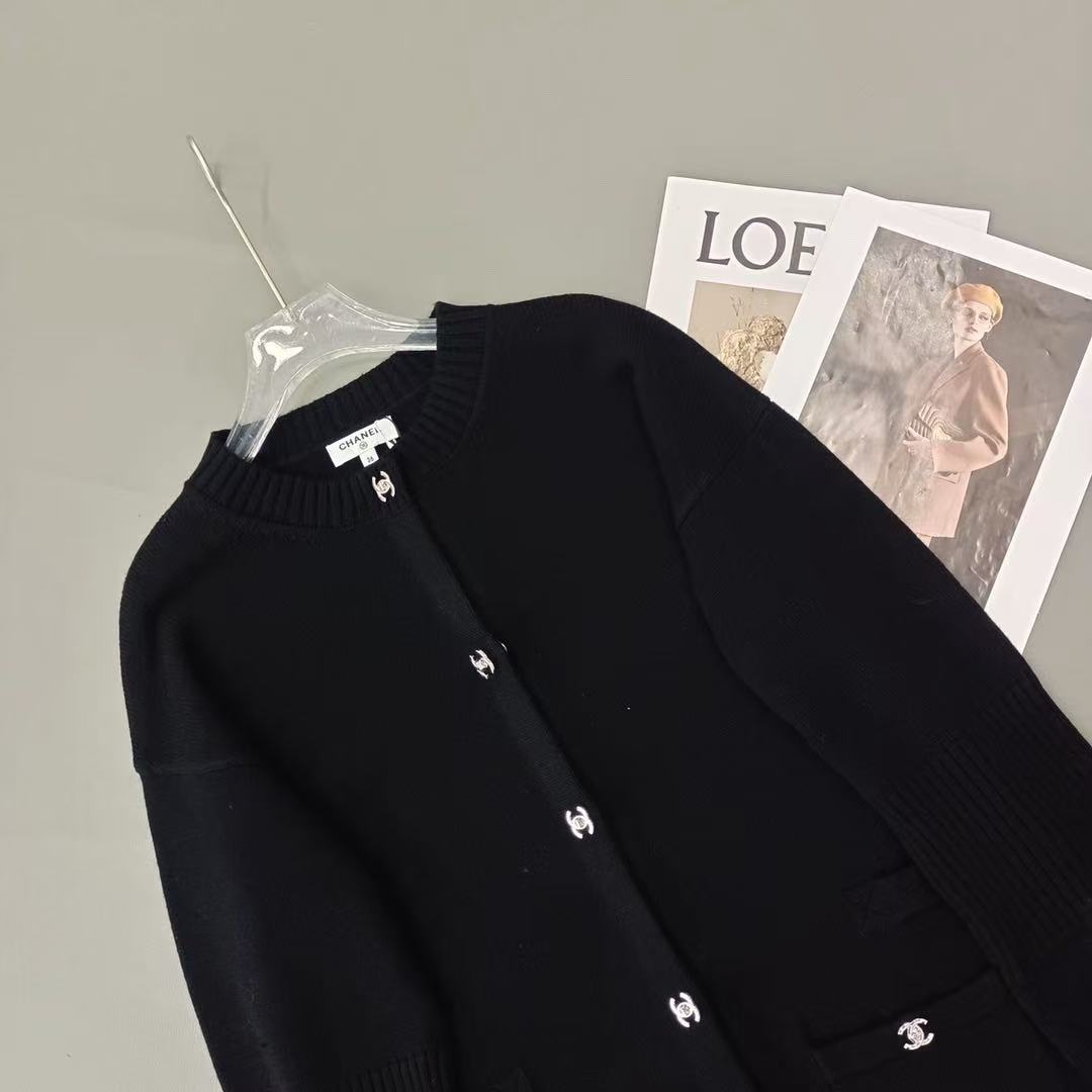 Chanel Black Cardigan In Wool Mix Velvet