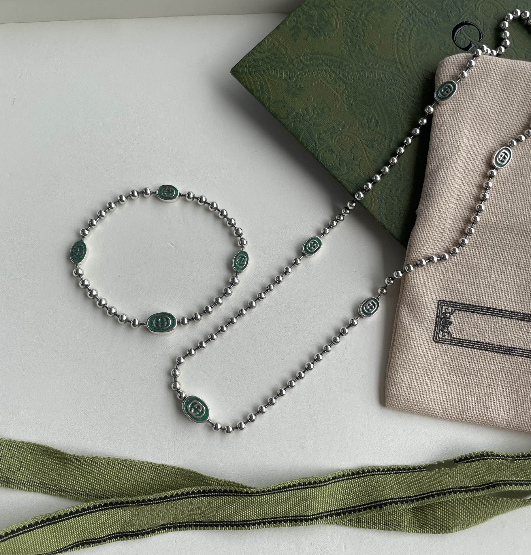 INTERLOCKING G BOULE CHAIN NECKLACE SILVER