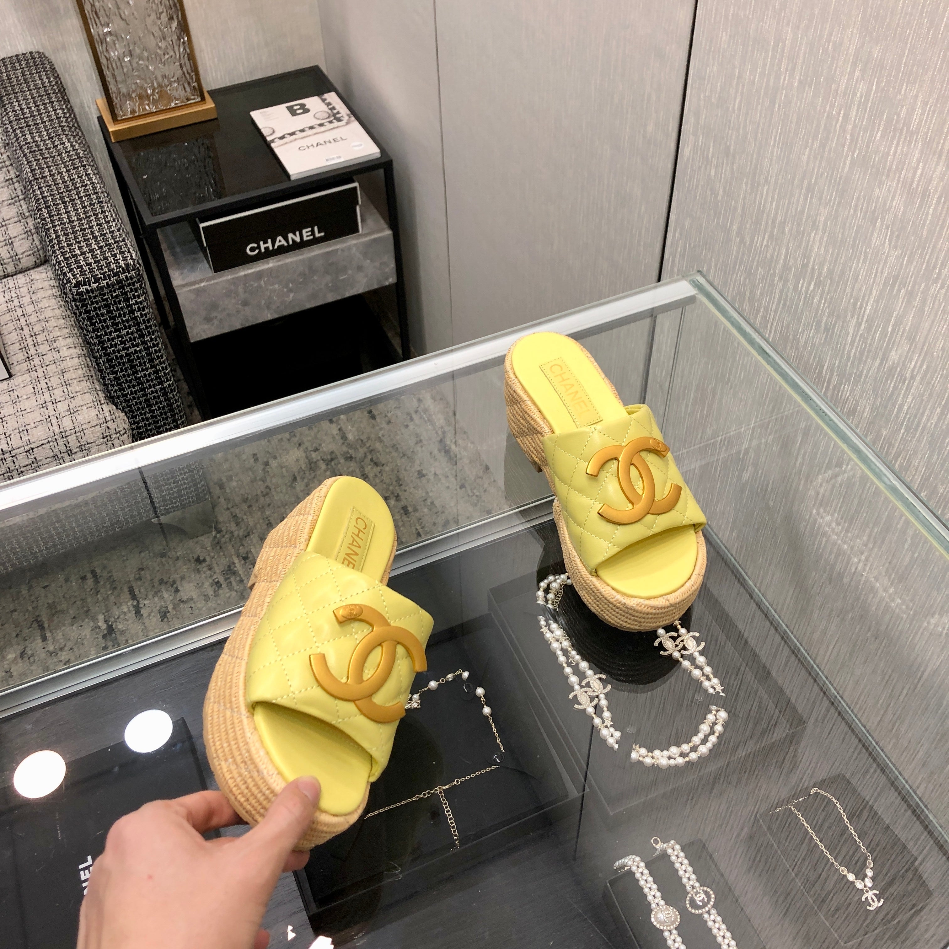 THICK SOLE WEDGE SLIPPERS IN SAND YELLOW LAMBSKIN AND BEIGE RUBBER