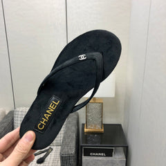 THONG SLIDE IN BLACK SUEDE