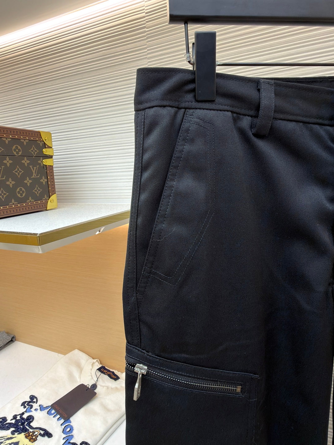 LV 25S EMBROIDERED CARGO PANTS 584825