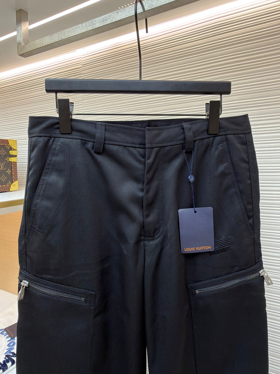 LV 25S EMBROIDERED CARGO PANTS 584825