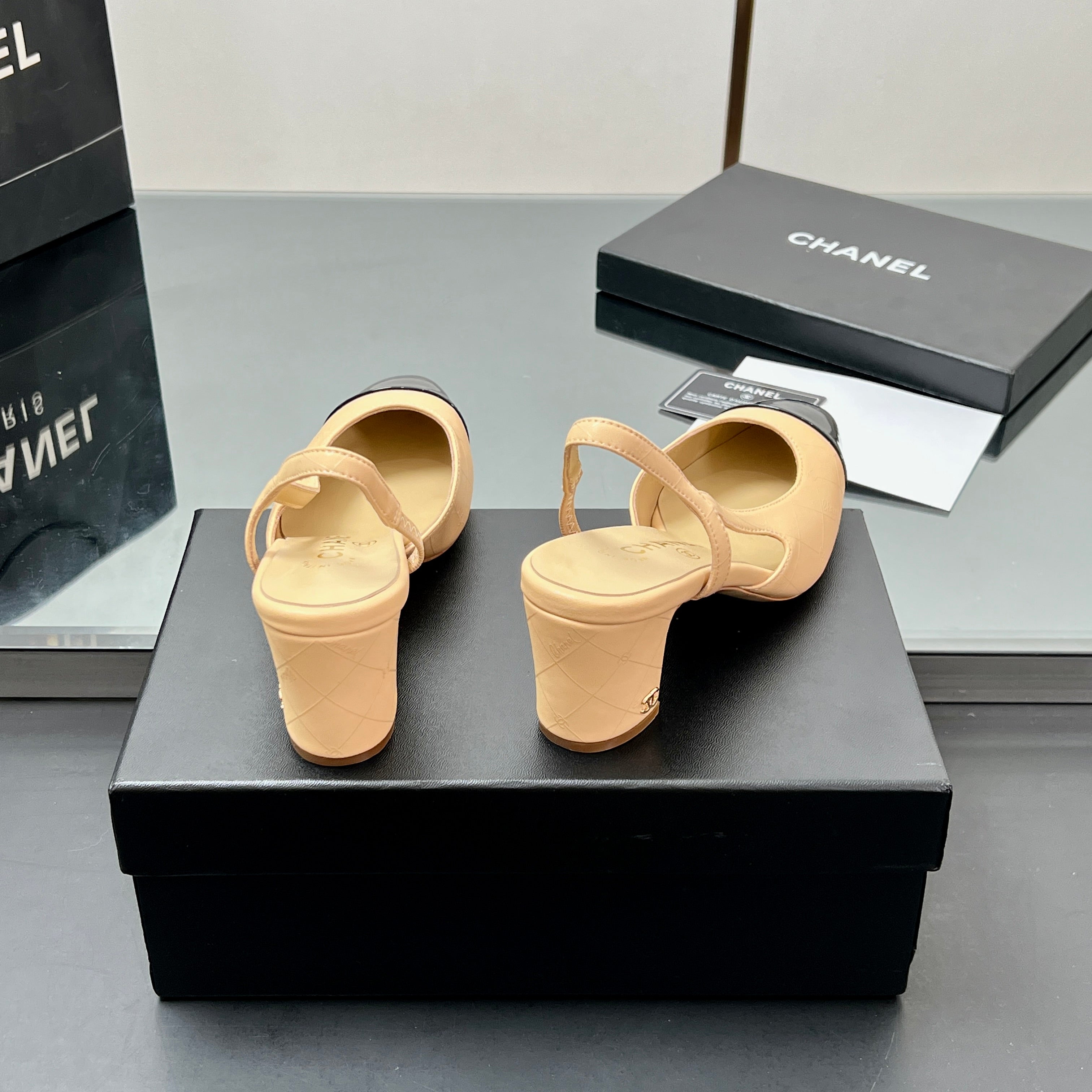 CC SLINGBACK 25S 65 MM IN BEIGE LAMBSKIN AND BLACK GLOSSY LEATHER WITH CHECK PATTERN