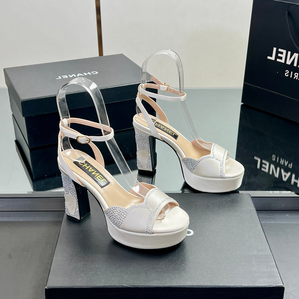 HIGH HEELS SANDAL 90 MM IN WHITE CALFSKIN AND STONE