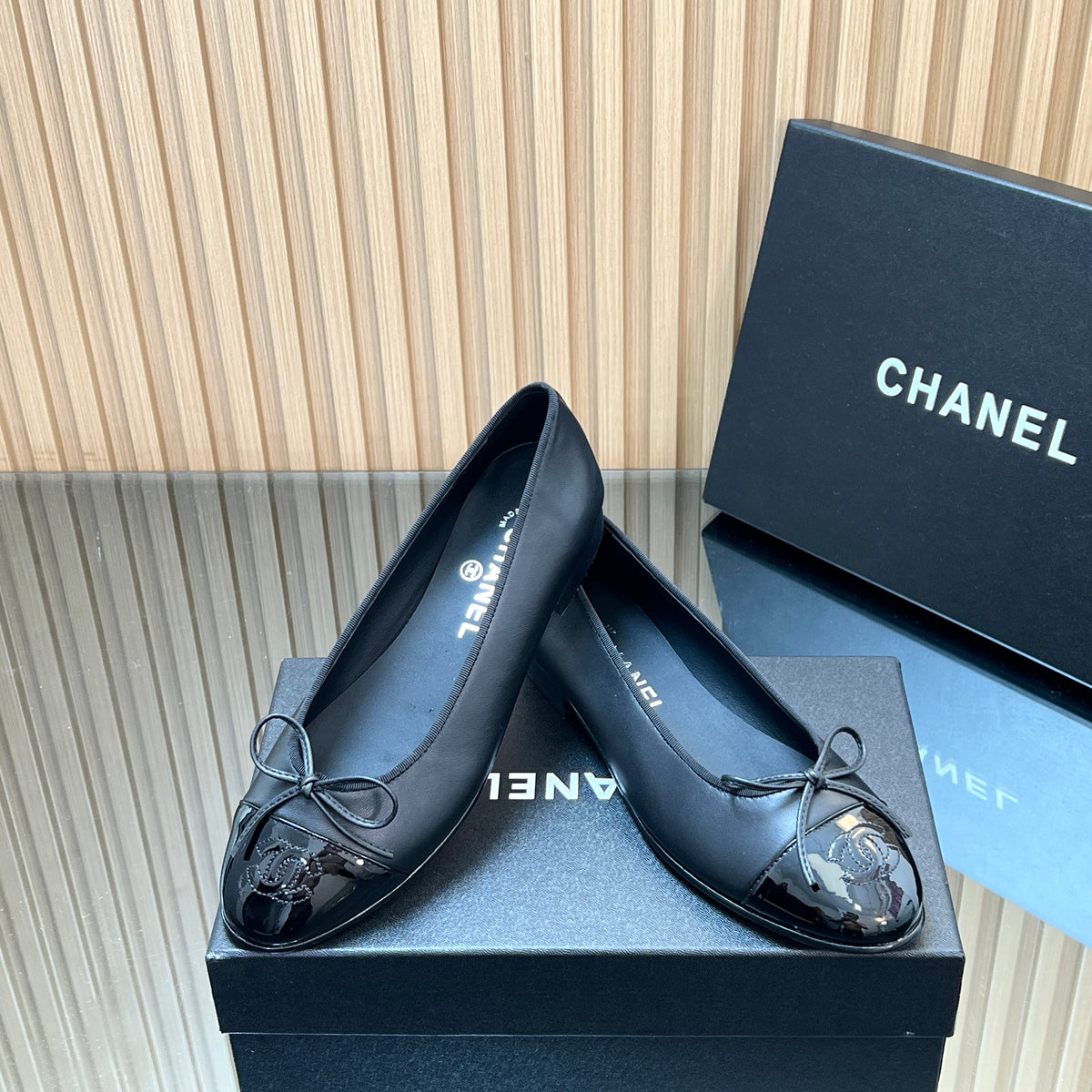 CHANEL 25S BALLET FLATS 20MM IN BLACK CALFSKIN GLOSSY TOE WITH BOW