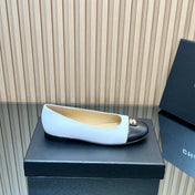 CHANEL 25S BALLET FLATS IN WHITE AND BLACK LAMBSKIN GOLD HARDWRE