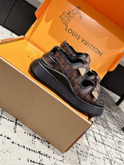 LV WEDGE SANDALS 25S 55 MM IN BROWN AND BLACK CALFSKIN WITH LOGO PATTERN