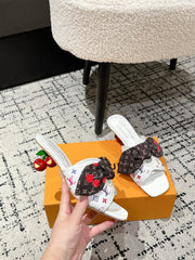 LV CHERRY HIGH HEELS 25S IN WHITE CALFSKIN WITH BOW STYLE 11