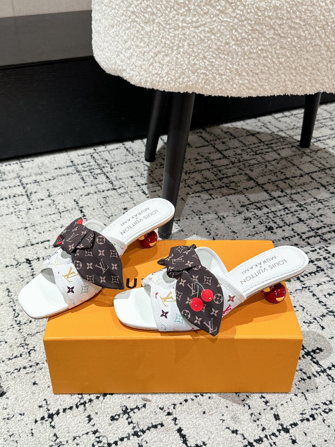 LV CHERRY HIGH HEELS 25S IN WHITE CALFSKIN WITH BOW STYLE 11