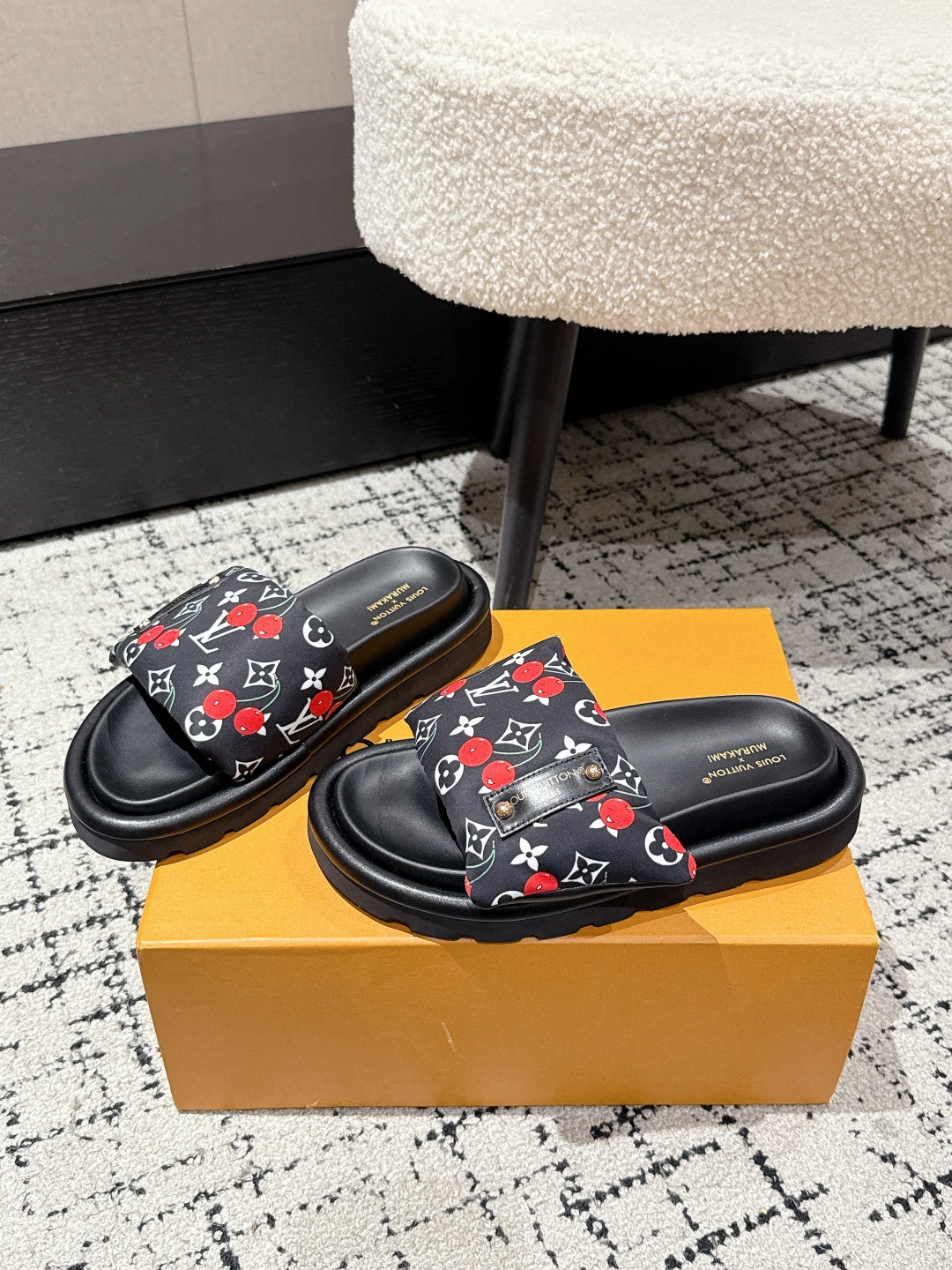 LV MIAMI-STYLE SANDALS 25S IN BLACK FABRIC AND CALFSKIN
