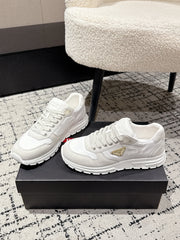 PRADA 25S MEN SNEAKERS LOGO IN WHITE NUBUCK AND CANVAS