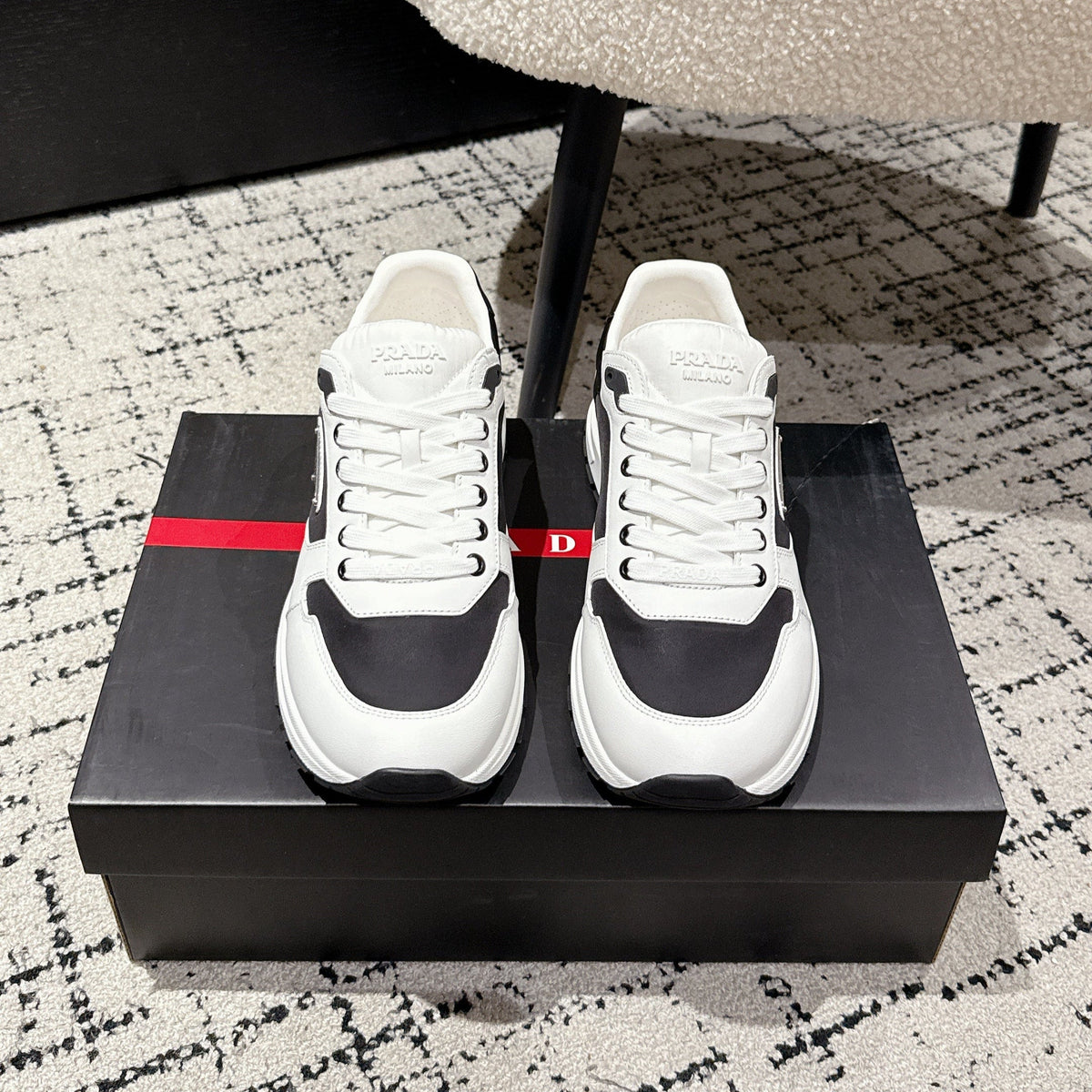 PRADA 25S MEN SNEAKERS LOGO IN WHITE AND BLACK NUBUCK AND CANVAS