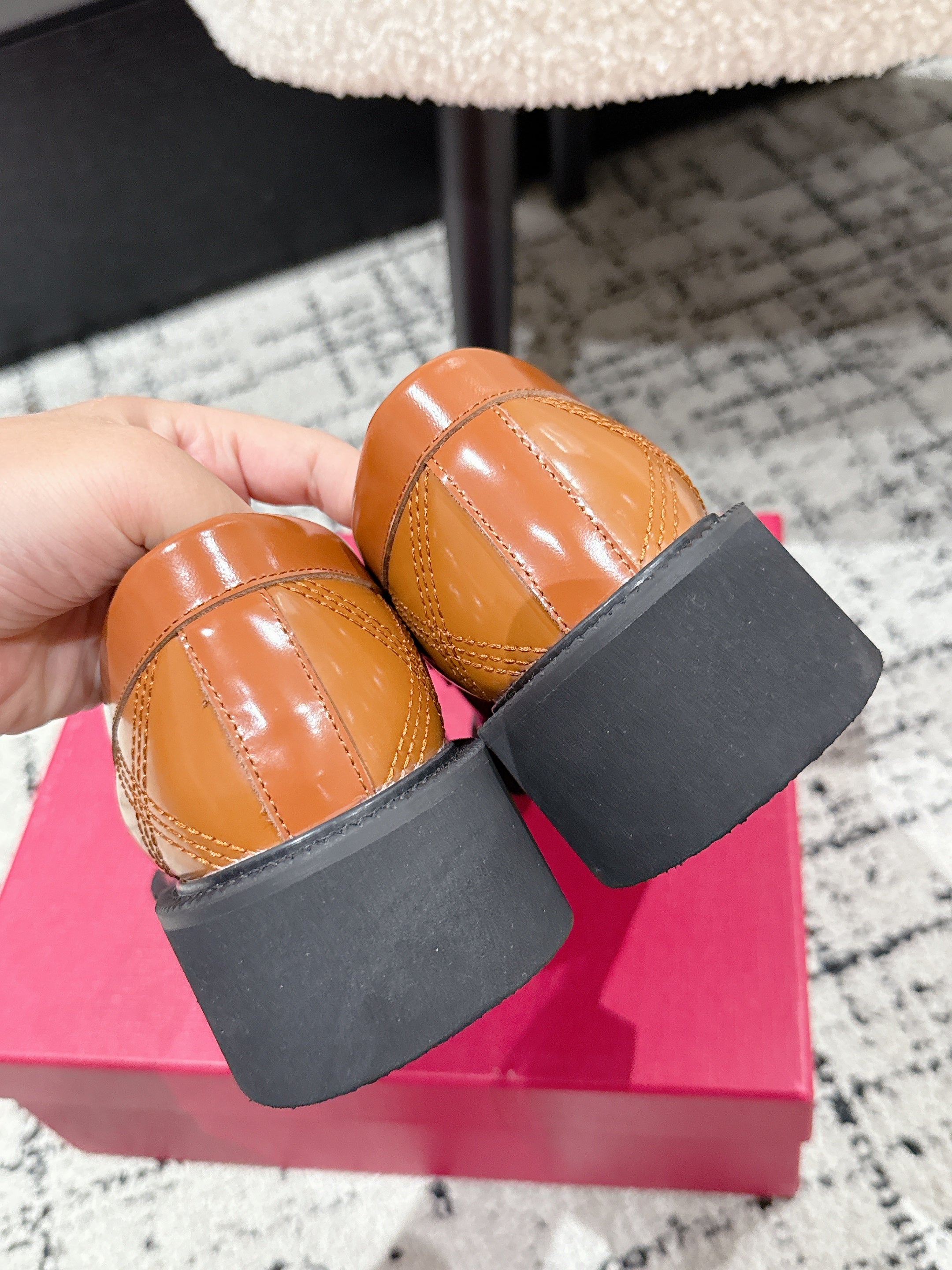 VLTN LOAFER 25S IN BROWN CALFSKIN WITH GOLD HARDWARE