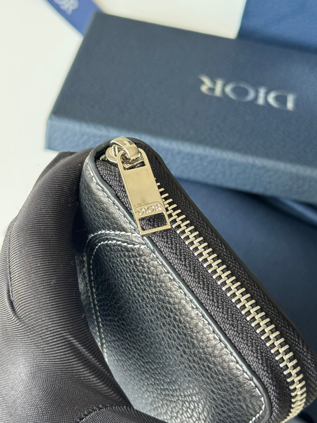 DIOR 25S SADDLE LONG ZIPPED WALLET 19 IN BLACK GRAINED CALFSKIN MARQUETRY
