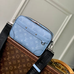 ALPHA MESSENGER 24 IN BLUE MONOGRAM COATED CANVAS AND CALFSKIN
