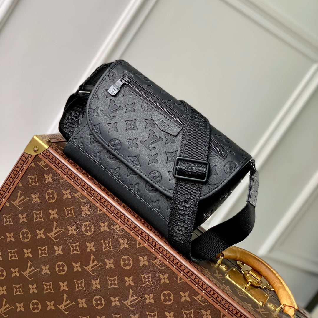 PULSE MESSENGER 26.6 IN BLACK MONOGRAM SHADOW EMBOSSED CALFSKIN