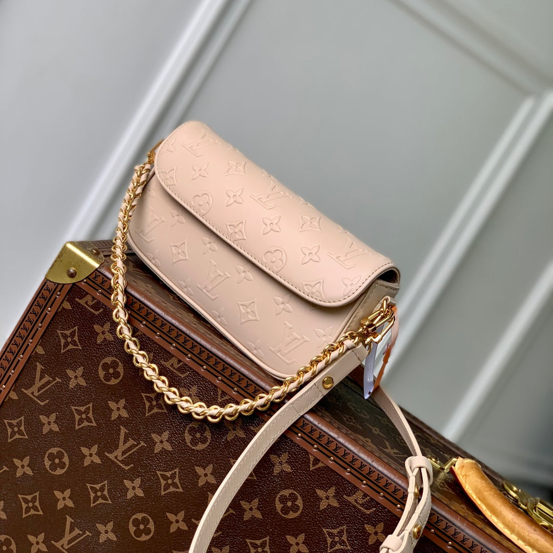 WALLET ON CHAIN IVY 23 IN BEIGE MONOGRAM REVERSE CANVAS EMBOSSED LOGO