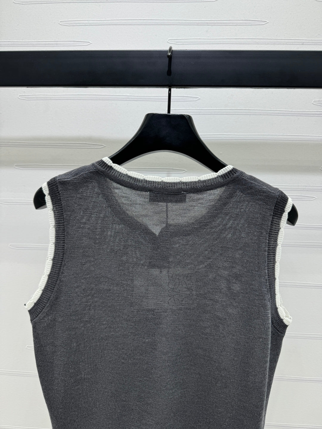 LOEWE 25S ROUND NECK KNITTED VEST WHITE 264068