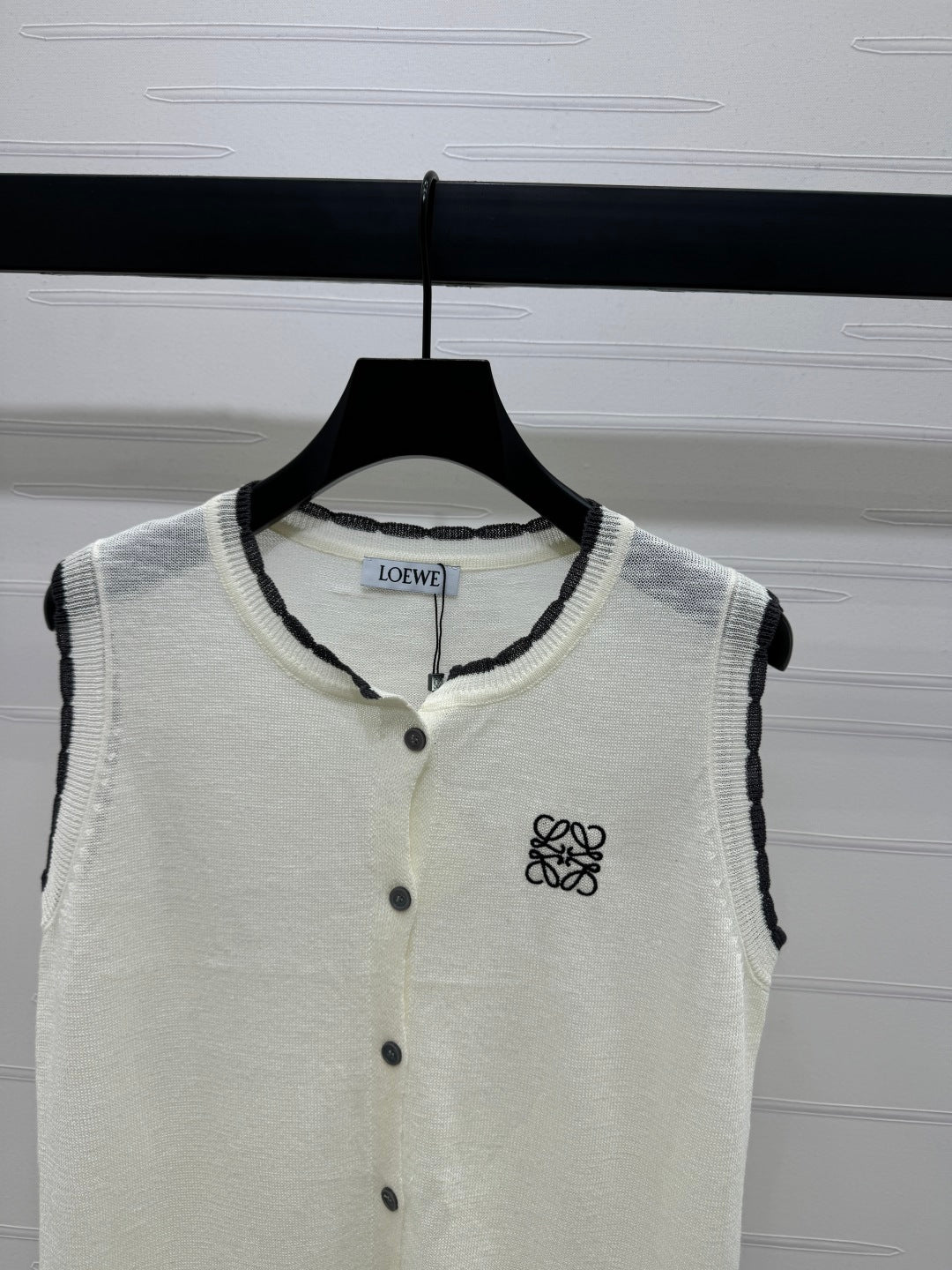 LOEWE 25S ROUND NECK KNITTED VEST WHITE 264069