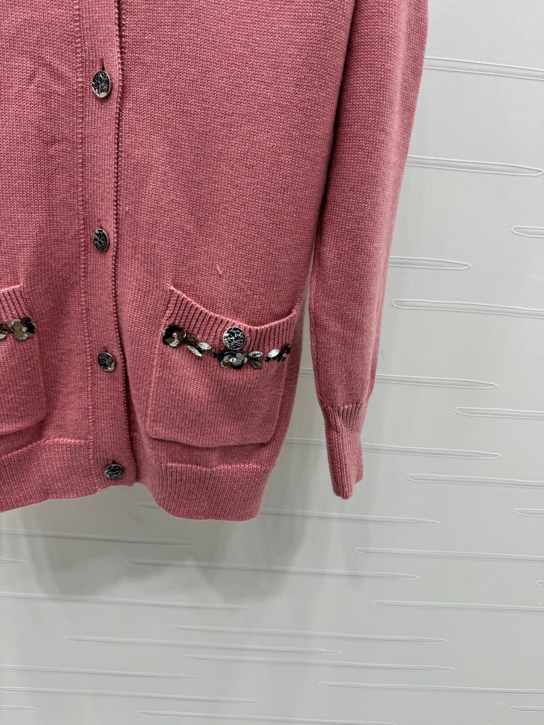 CHANEL HEAVY KNIT CARDIGAN WITH EMBELLISHED FLORAL DETAILS 274876