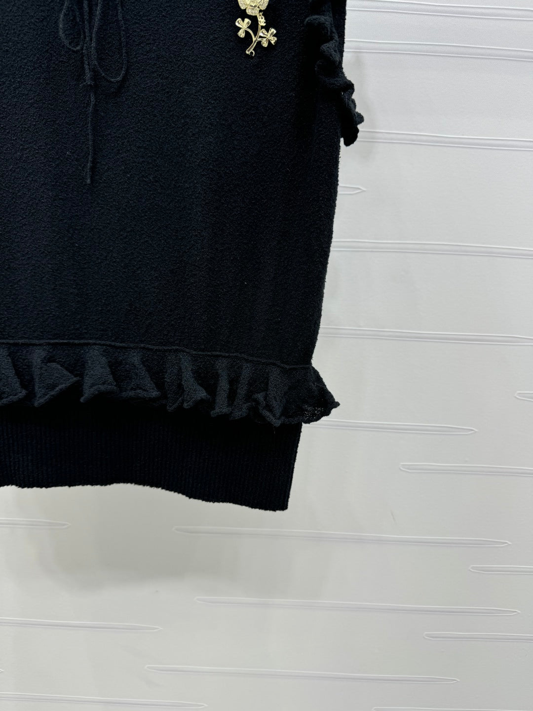 CHANEL SLEEVELESS TOP WITH RUFFLED COLLAR 274888