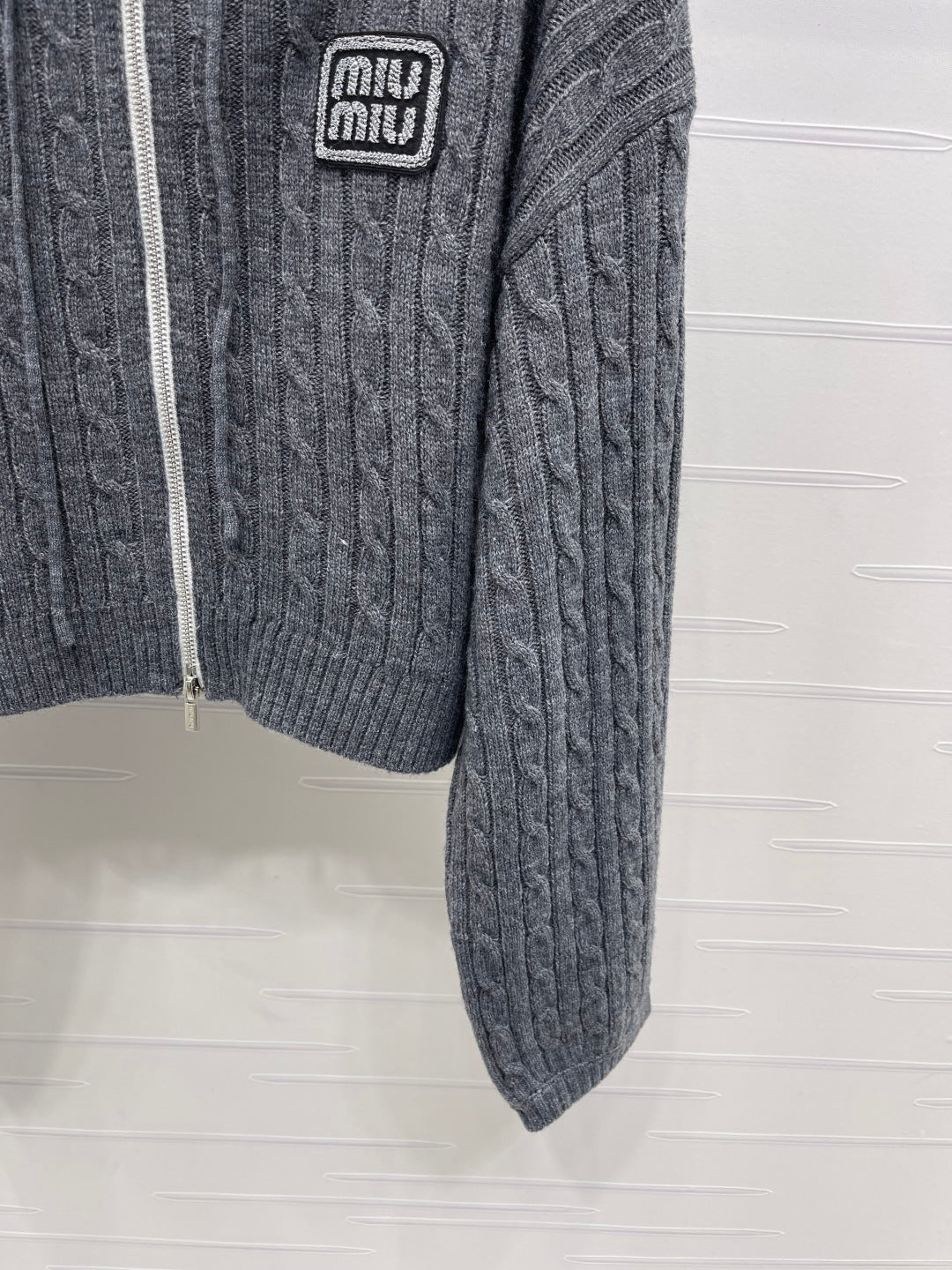 MIUMIU CARDIGAN STYLE 492