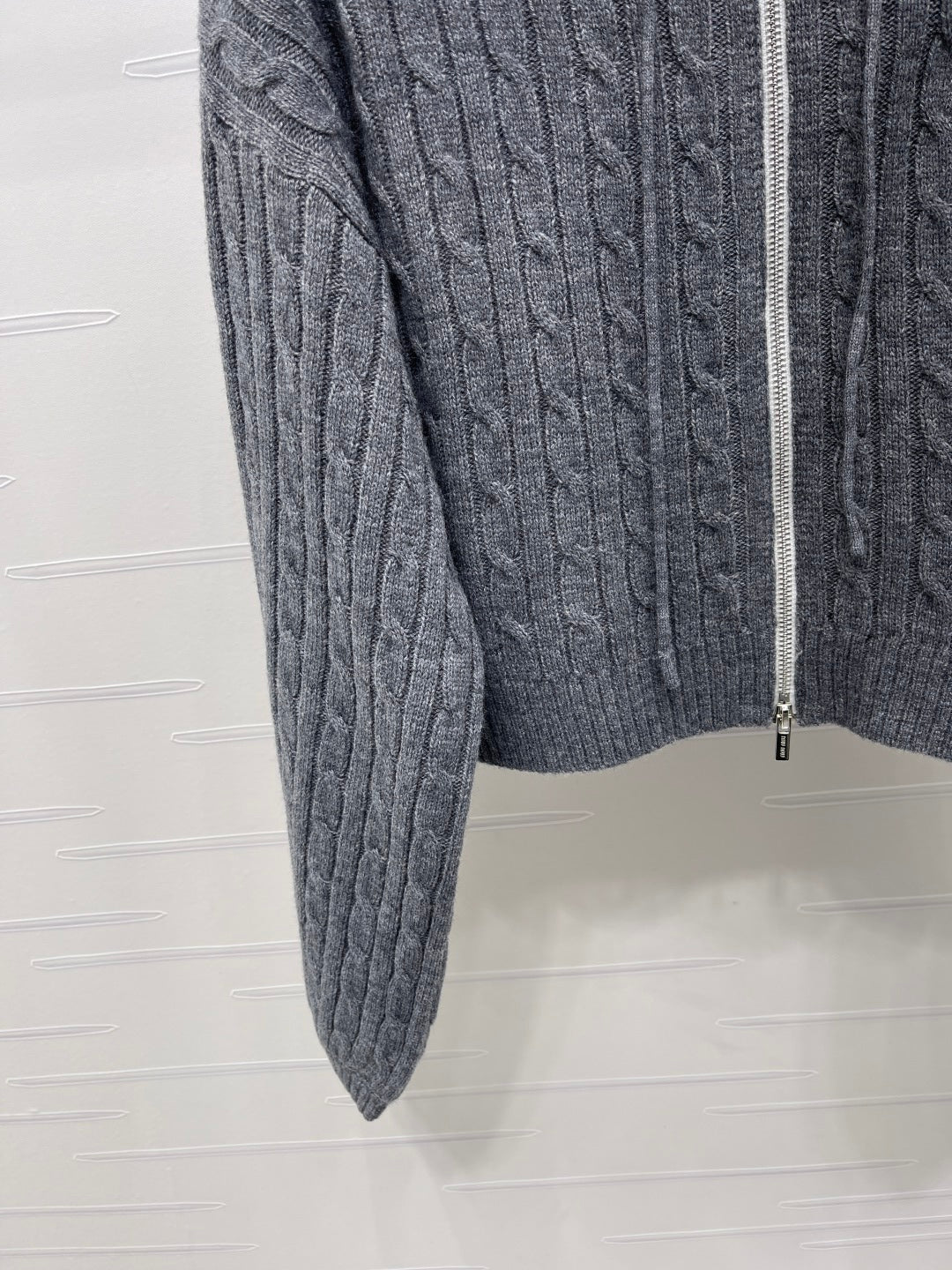 MIUMIU CARDIGAN STYLE 492