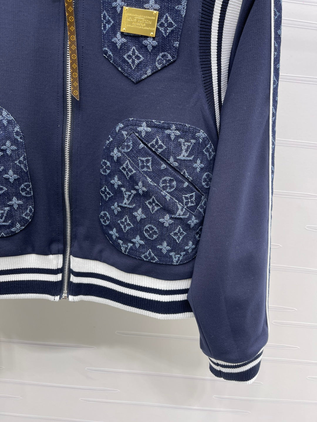 LV 25S REVERSIBLE BOMBER JACKET 0100