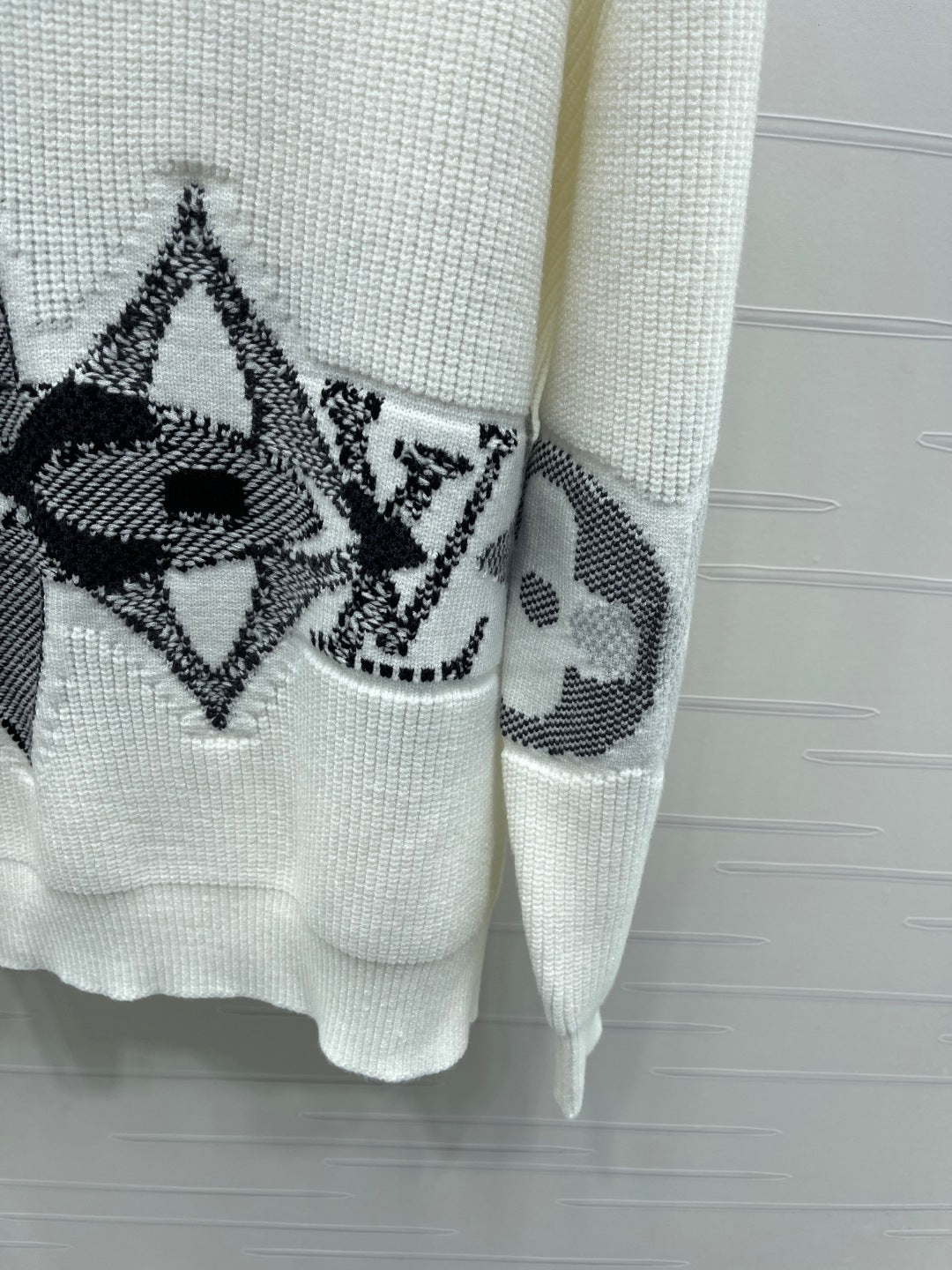 LV 25S SWEATER 0086