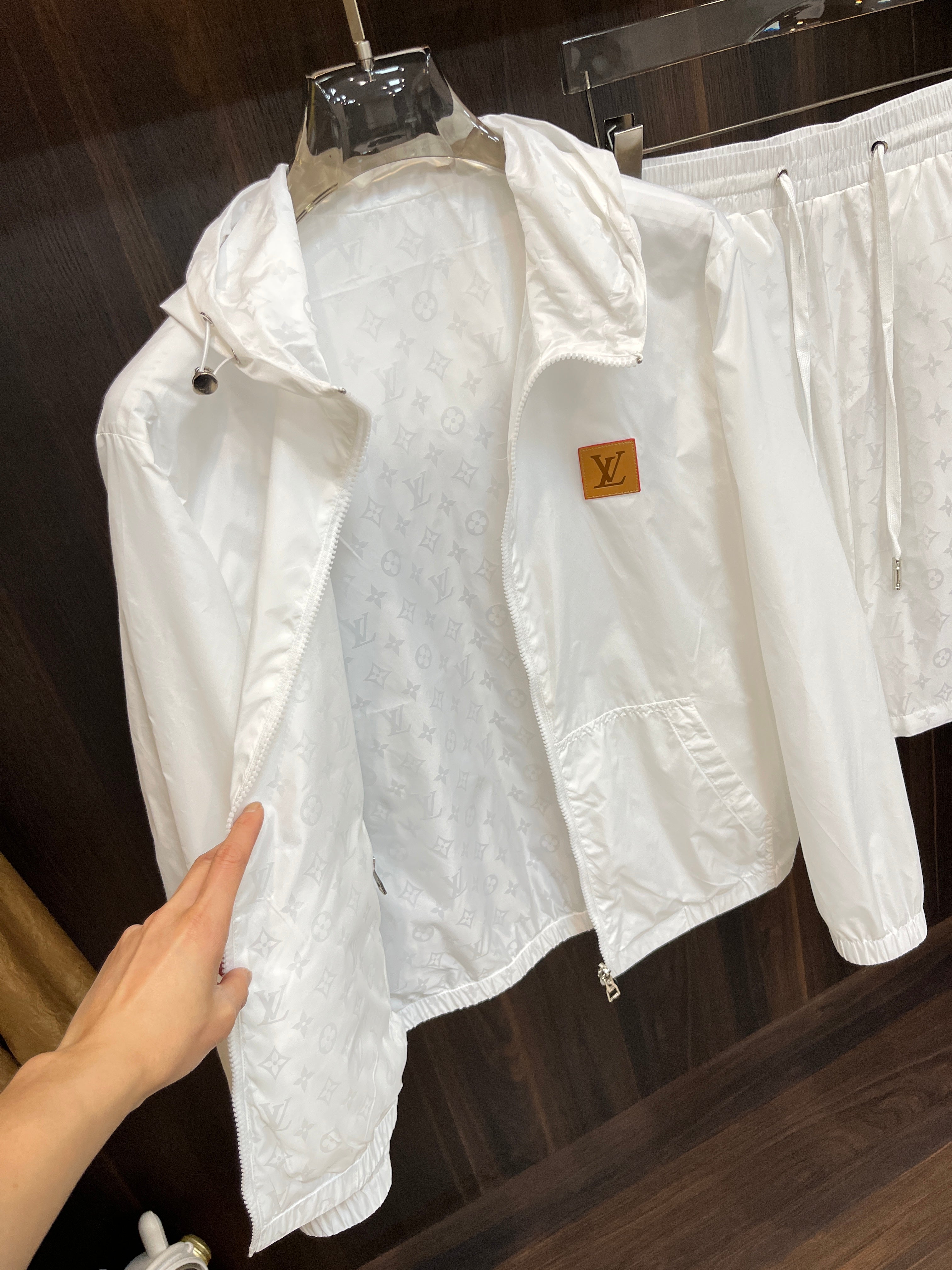 LV SET JACKET AND PANTS WHITE 239590