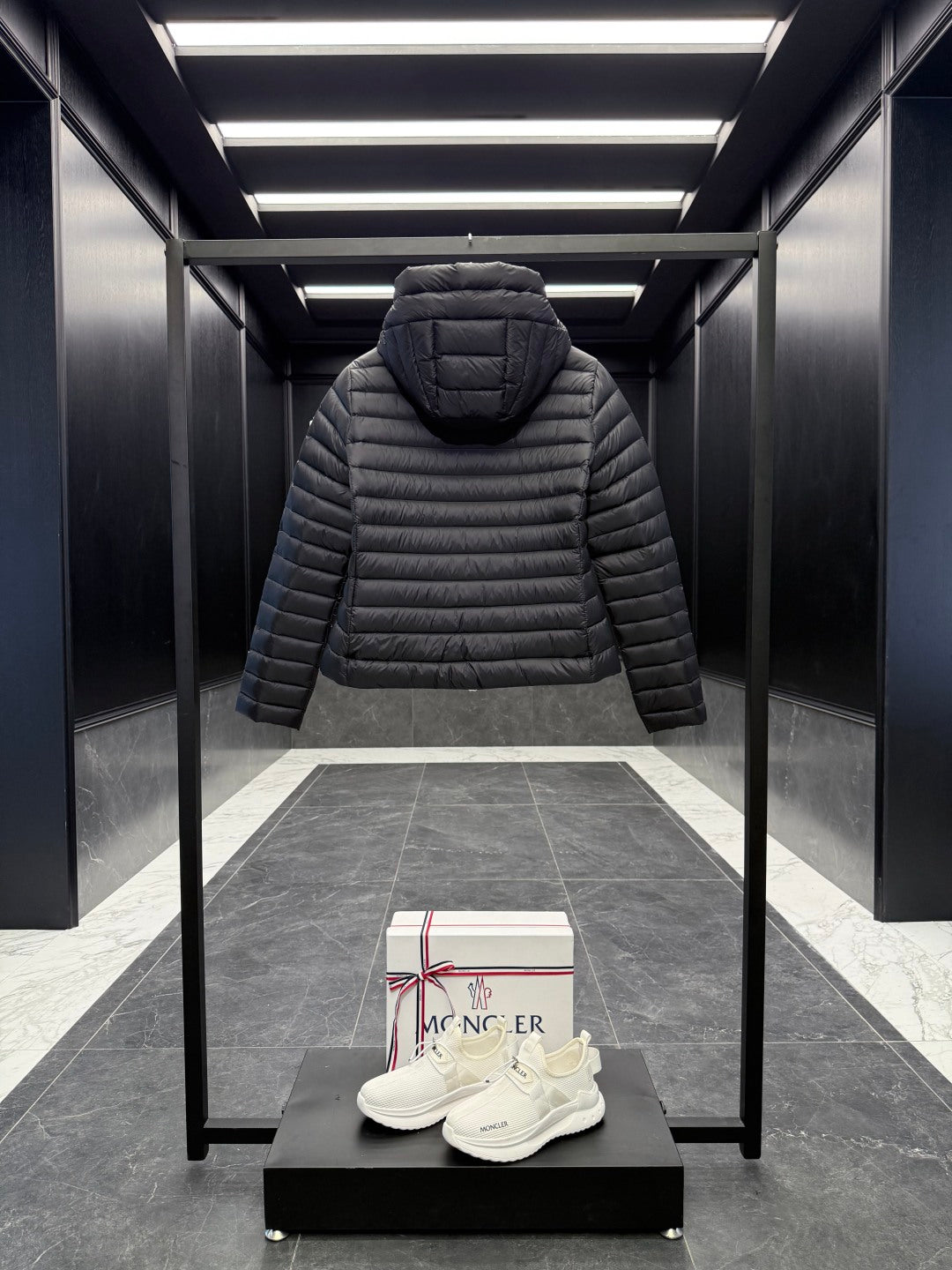 MONCLER 25S JACKET IN BLACK 018