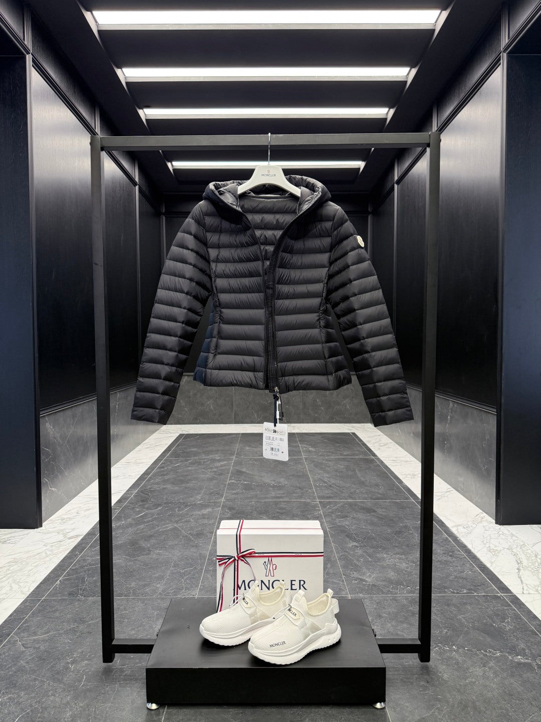 MONCLER 25S JACKET IN BLACK 018