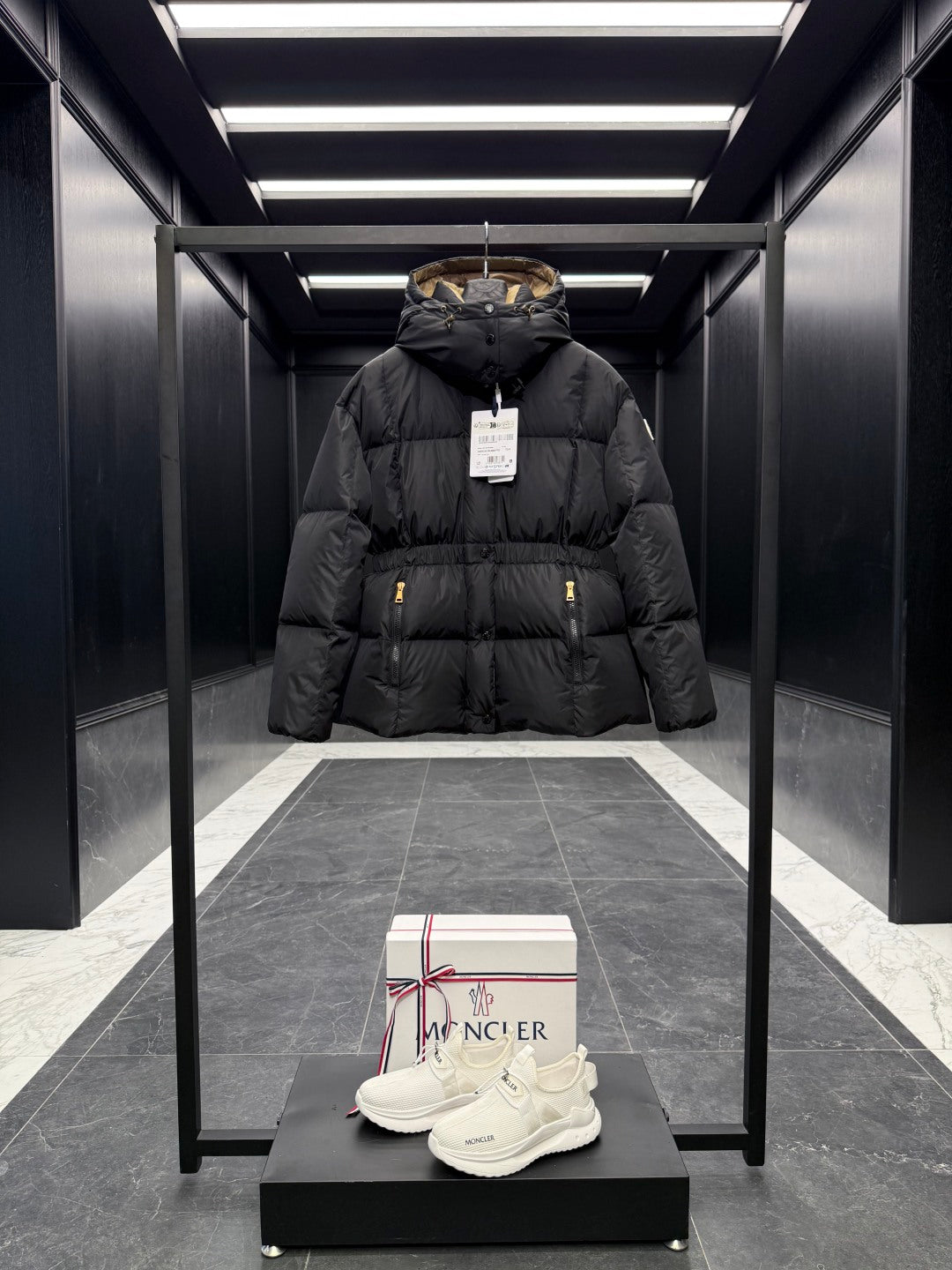 MONCLER 25S JACKET IN BLACK 017