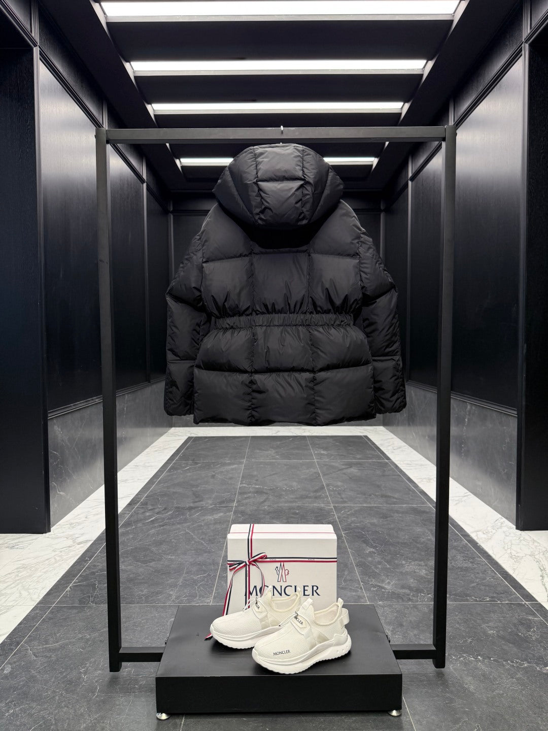 MONCLER 25S JACKET IN BLACK 017